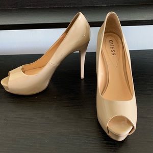Guess nude peep toe pumps